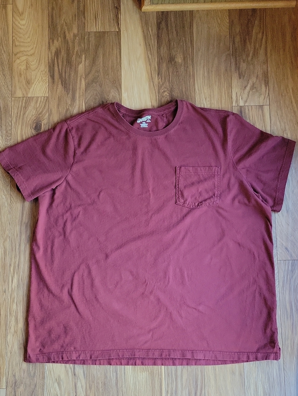 Duluth Trading Co Maroon Standard Fit Longtail Pocket Tee Short Sleeve